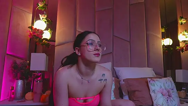 LucyLextonX online show from 03-18-26, 10:46