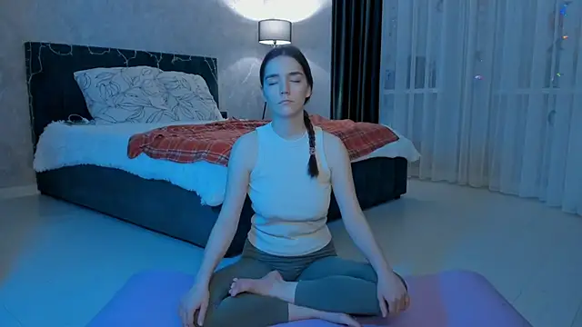 sweete chantal online show from 10-24-25, 05:20