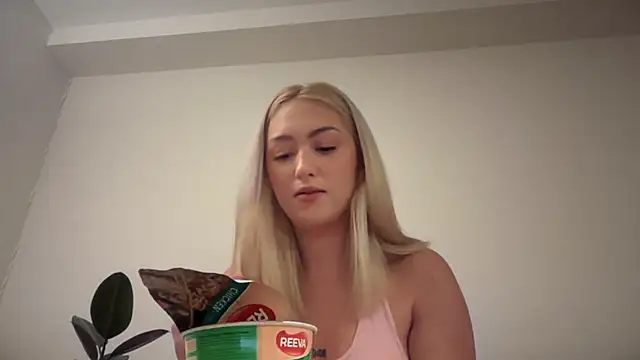 Kitty Swetty online show from 12-15-25, 10:58