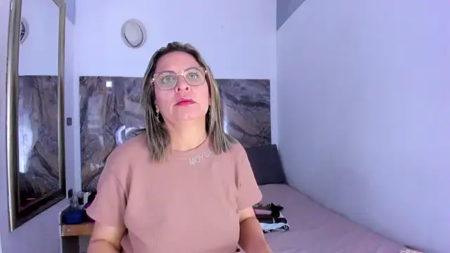 Snapshot of Agatha_Pleasure chatting on 05-19-26, 11:38 Agatha Pleasure online show from 05-19-26, 11:38
