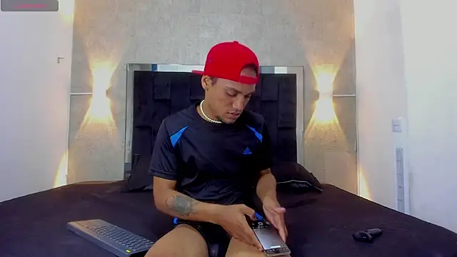 Snapshot of mateonick40 chatting on 11-04-25, 04:17 mateonick40 online show from 11-04-25, 04:17