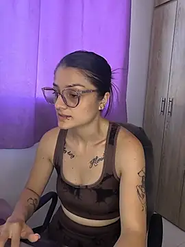 Coralinne   online show from 07-07-26, 04:33