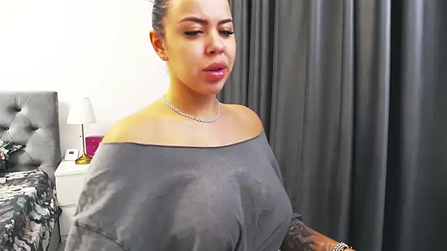 Casiana  online show from 11-20-25, 07:24