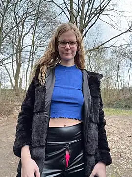 Bikergirl 97 online show from 03-10-26, 10:31