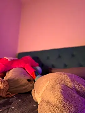 Snapshot of ScarletBloom_ chatting on 11-14-25, 04:49 ScarletBloom online show from 11-14-25, 04:49