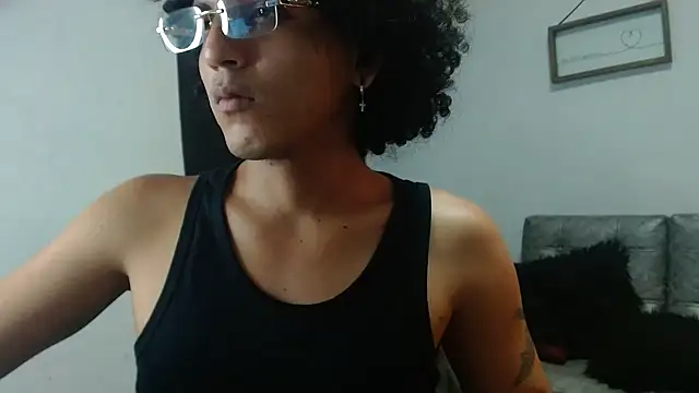 Xfire boy69 online show from 10-25-25, 09:20