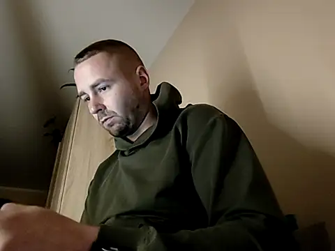 Snapshot of Vladyslav30 chatting on 11-25-25, 02:44 Vladyslav30 online show from 11-25-25, 02:44