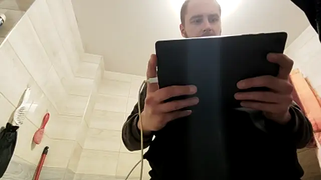 Snapshot of Vladyslav30 chatting on 12-20-25, 06:53 Vladyslav30 online show from 12-20-25, 06:53