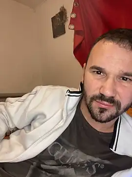 Snapshot of Ionut899@xh chatting on 11-03-25, 01:40 Ionut899xh online show from 11-03-25, 01:40