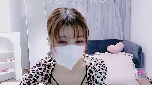 Snapshot of -Nyanko-chan- chatting on 04-26-26, 01:31 -Nyanko-chan- online show from 04-26-26, 01:31