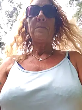Snapshot of HotWifeLyn68 chatting on 06-17-26, 10:06 HotWifeLyn68 online show from 06-17-26, 10:06