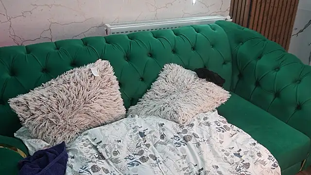 angel wow  online show from 11-13-25, 05:17