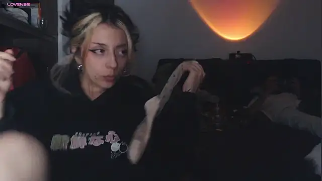 MiaBunnie online show from 01-16-26, 04:38