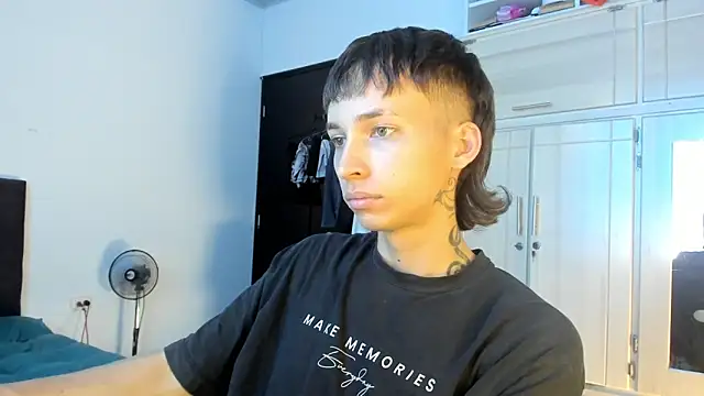 Snapshot of spacehumanz chatting on 02-12-26, 06:03 spacehumanz online show from 02-12-26, 06:03