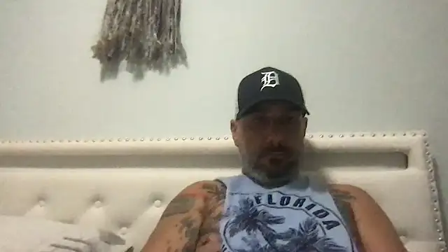 Snapshot of tattedNitalian chatting on 11-02-25, 02:58 tattedNitalian online show from 11-02-25, 02:58