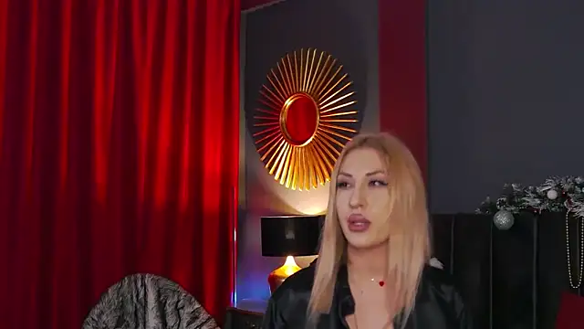 Snapshot of VickiSpice chatting on 12-13-25, 08:04 VickiSpice online show from 12-13-25, 08:04