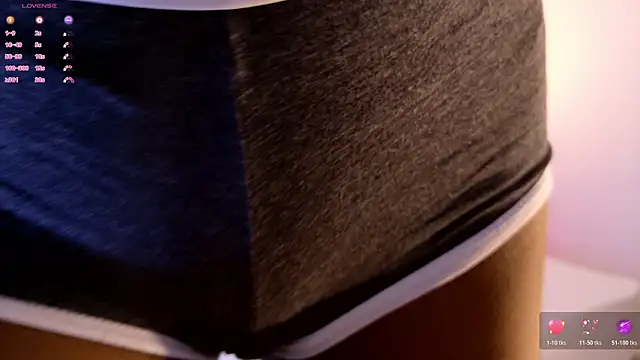 Snapshot of Emely_Deluxe chatting on 02-15-26, 11:41 Emely Deluxe online show from 02-15-26, 11:41