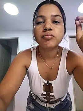 Snapshot of Eimy-04 chatting on 04-22-26, 12:13 Eimy-04 online show from 04-22-26, 12:13