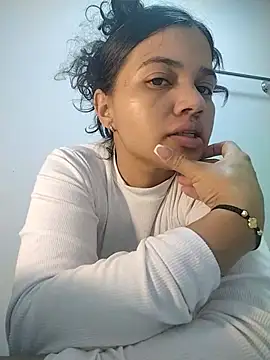 Snapshot of Eimy-04 chatting on 05-20-26, 12:28 Eimy-04 online show from 05-20-26, 12:28