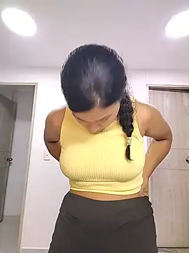 Snapshot of Eimy-04 chatting on 06-21-26, 12:57 Eimy-04 online show from 06-21-26, 12:57