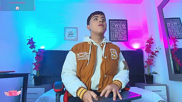 Lucass love online show from 02-15-26, 01:20