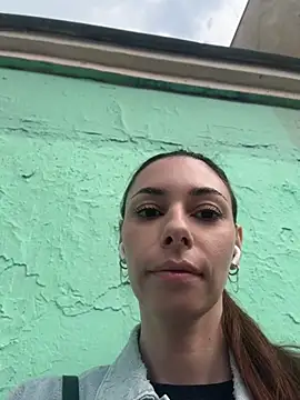 Amelie Crosby online show from 06-04-26, 01:06