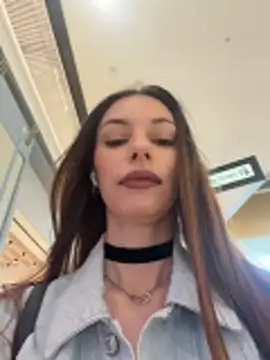 Snapshot of Amelie_Crosby chatting on 06-27-26, 01:17 Amelie Crosby online show from 06-27-26, 01:17