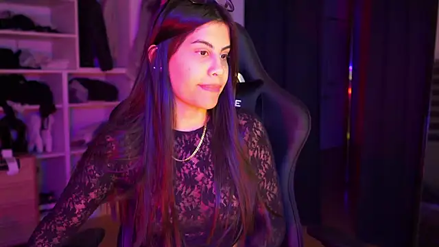 Snapshot of capriciousqueen chatting on 10-09-25, 04:43 capriciousqueen online show from 10-09-25, 04:43