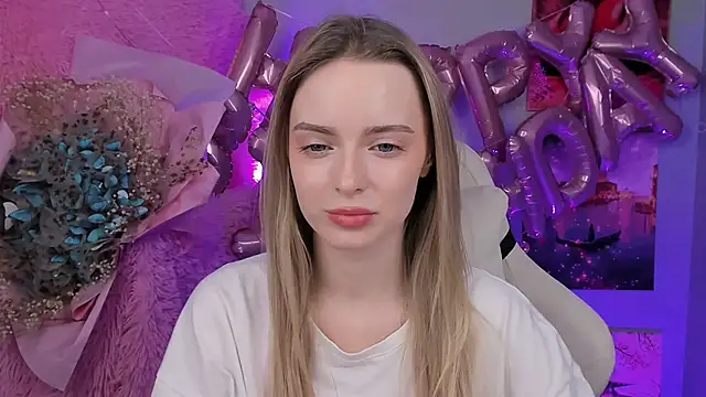 Snapshot of JuliaBrewwer chatting on 09-25-25, 11:58 JuliaBrewwer online show from 09-25-25, 11:58