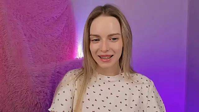 Snapshot of JuliaBrewwer chatting on 10-02-25, 04:58 JuliaBrewwer online show from 10-02-25, 04:58