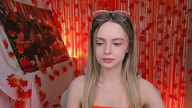 Snapshot of JuliaBrewwer chatting on 10-11-25, 12:47 JuliaBrewwer online show from 10-11-25, 12:47