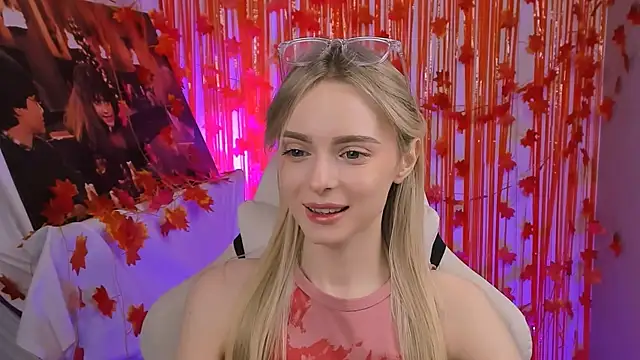 Snapshot of JuliaBrewwer chatting on 11-21-25, 11:42 JuliaBrewwer online show from 11-21-25, 11:42