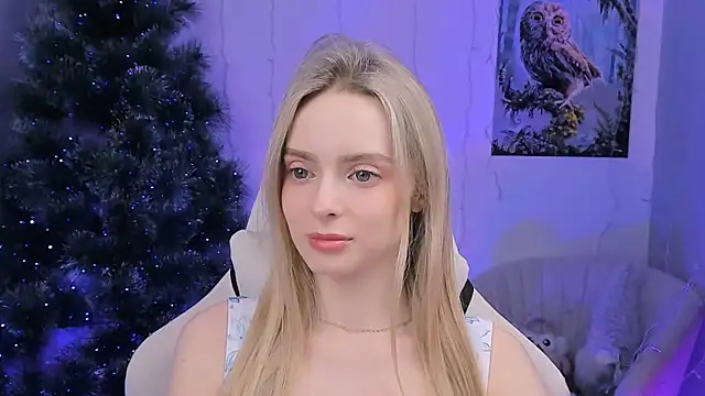 Snapshot of JuliaBrewwer chatting on 12-15-25, 01:37 JuliaBrewwer online show from 12-15-25, 01:37