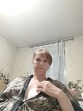 Snapshot of Flower2931 chatting on 05-17-26, 07:10 Flower2931 online show from 05-17-26, 07:10