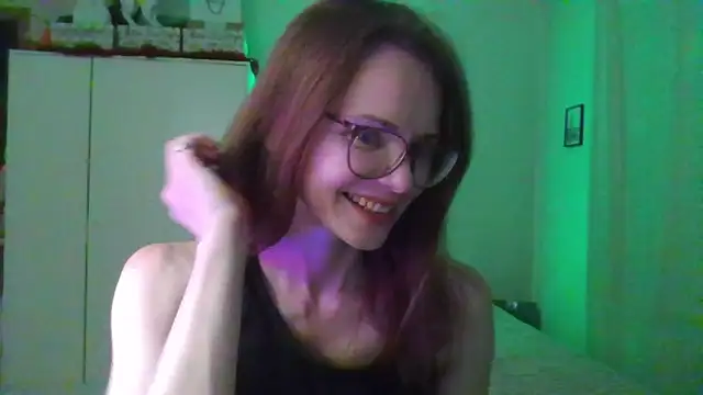 Snapshot of SEA_Dream chatting on 04-02-26, 05:32 SEA Dream online show from 04-02-26, 05:32