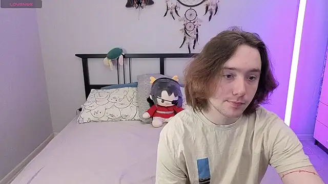 Snapshot of ellen_and_danny chatting on 02-25-26, 05:11 ellen and danny online show from 02-25-26, 05:11