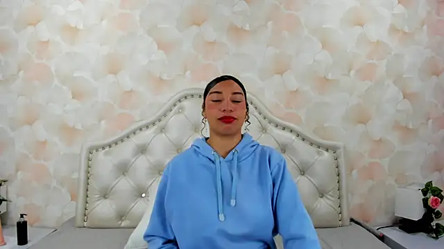Snapshot of SofiaWhites chatting on 05-04-26, 05:14 SofiaWhites online show from 05-04-26, 05:14