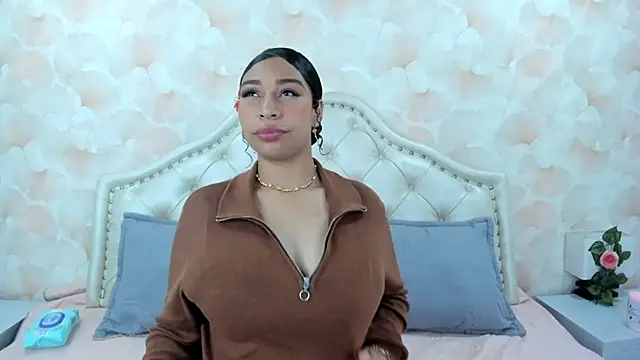 Snapshot of SofiaWhites chatting on 05-12-26, 04:20 SofiaWhites online show from 05-12-26, 04:20