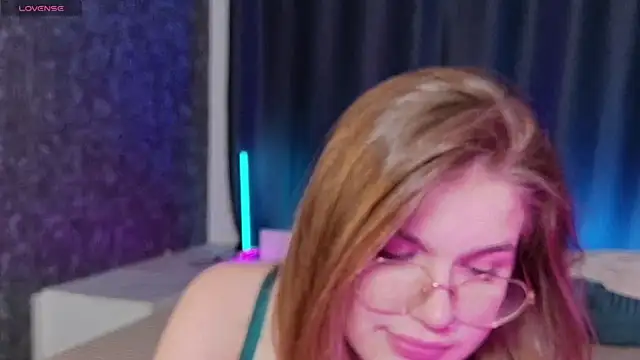 Snapshot of SophieMurrr chatting on 05-28-26, 08:39 SophieMurrr online show from 05-28-26, 08:39