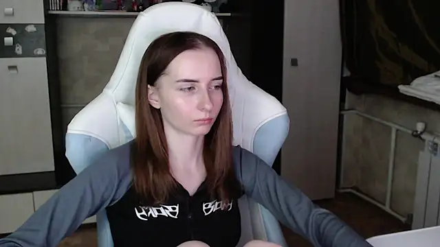 Cutti Crystal online show from 11-04-25, 03:11