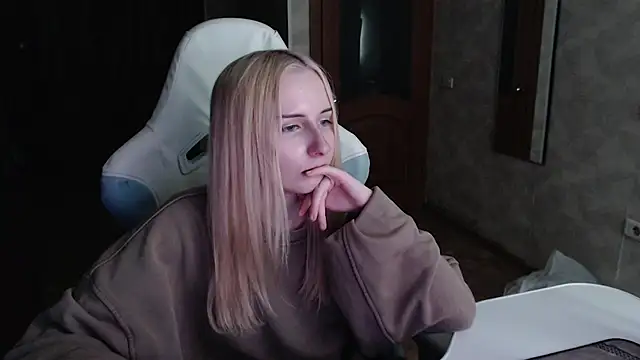 Cutti Crystal online show from 04-12-26, 04:12