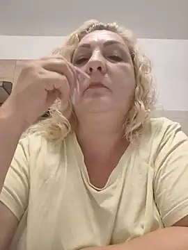 Snapshot of clarabbw47 chatting on 06-08-26, 10:43 clarabbw47 online show from 06-08-26, 10:43