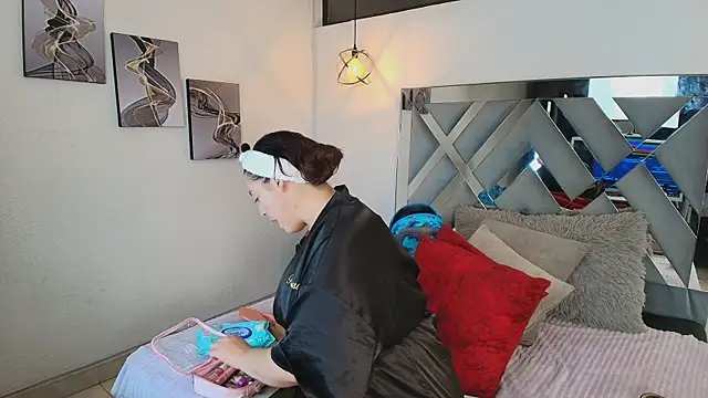 Snapshot of Rossi_ss1 chatting on 01-17-26, 04:50 Rossi ss1 online show from 01-17-26, 04:50