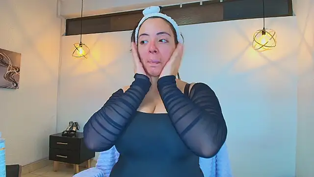 Snapshot of Rossi_ss1 chatting on 02-09-26, 04:05 Rossi ss1 online show from 02-09-26, 04:05