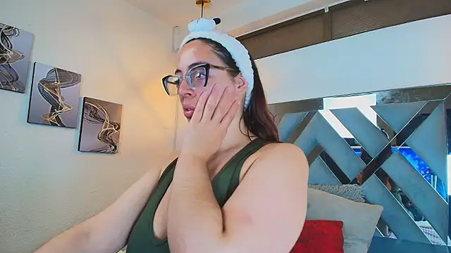 Snapshot of Rossi_ss1 chatting on 02-10-26, 03:54 Rossi ss1 online show from 02-10-26, 03:54