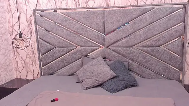 SASHA BROWNIE   online show from 12-21-25, 07:54