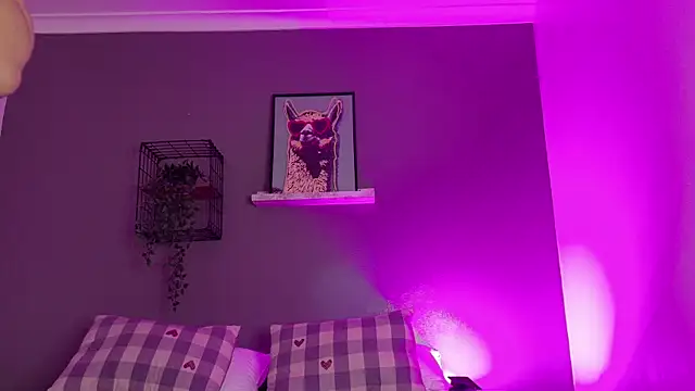 Taylorsmitth  online show from 11-25-25, 12:05