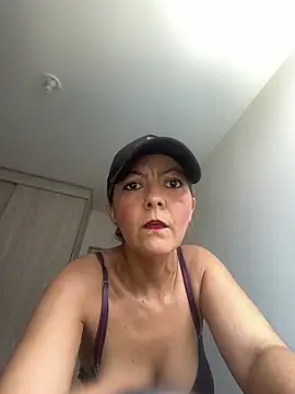 Snapshot of Tinymilf_ chatting on 06-17-26, 08:10 Tinymilf online show from 06-17-26, 08:10