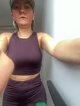 Snapshot of Tinymilf_ chatting on 06-29-26, 06:30 Tinymilf online show from 06-29-26, 06:30