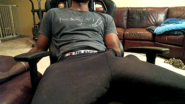 Snapshot of james421__ chatting on 12-01-25, 05:56 james421 online show from 12-01-25, 05:56